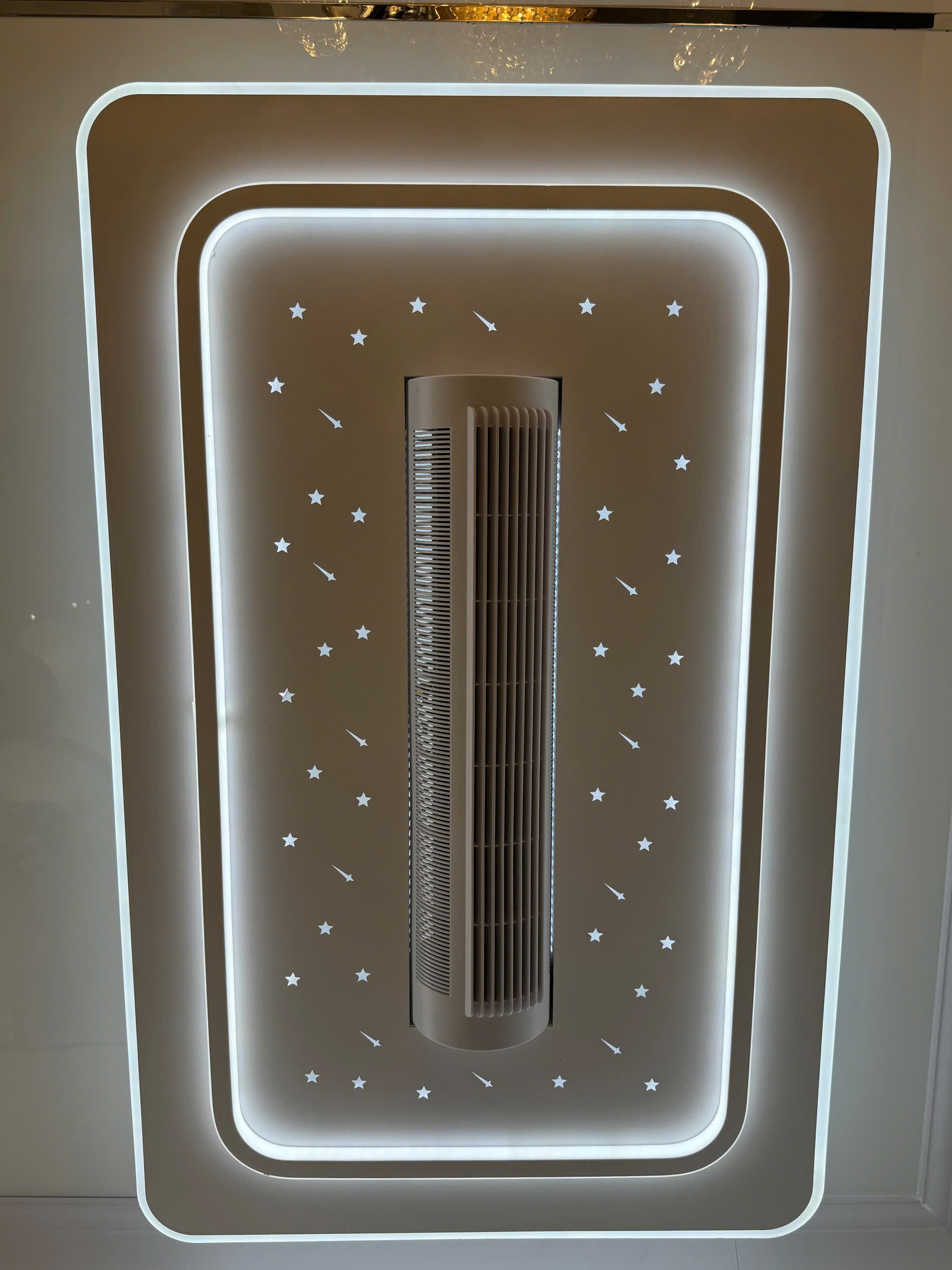 Đèn quạt xoay không cánh 3